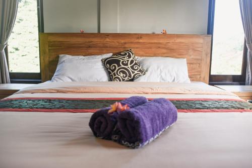 a bed with two beds with towels on it at Wina Ubud B&B in Ubud