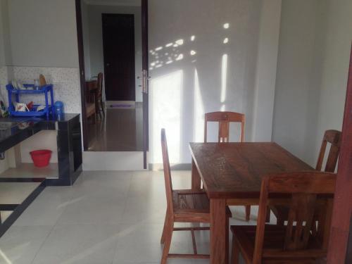 a dining room with a wooden table and chairs at Wina Ubud B&B in Ubud