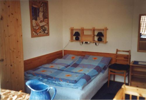 a small bedroom with a bed and a desk at von Frieling in Soltau