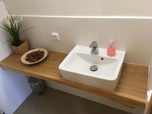a white sink on a wooden counter in a bathroom at Horský apartmán Vyhlídka Rejvíz in Zlaté Hory