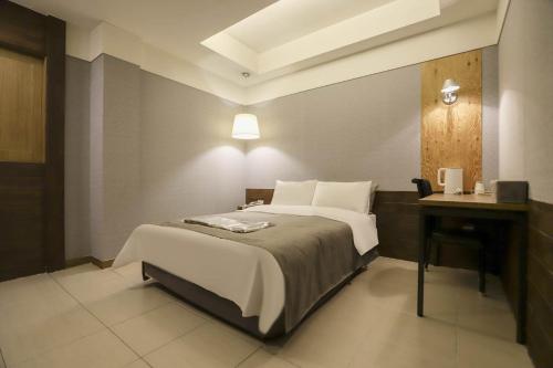 Кровать или кровати в номере boutique hotel k Dongdaemun