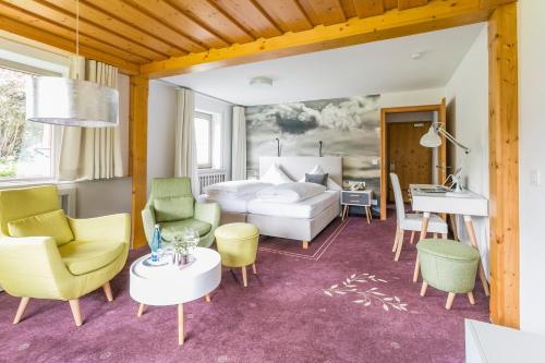 Postel nebo postele na pokoji v ubytování IMbery Hotel & Restaurant Hinterzarten