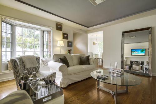 A Touch of Cape Cod in West Hollywood photo 11