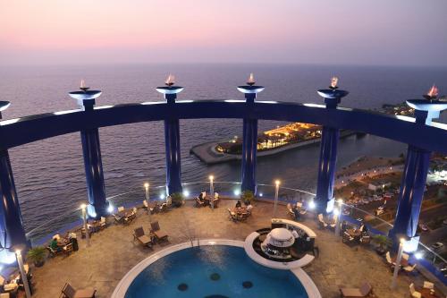 una vista sull'oceano dal balcone di una nave da crociera di Rosewood Jeddah a Gedda