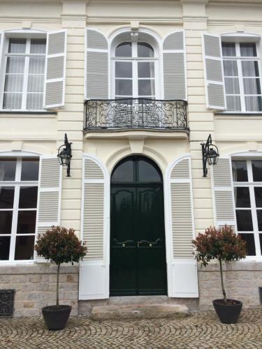 a black door on a house with windows at Entre Cour et Jardin in Arras