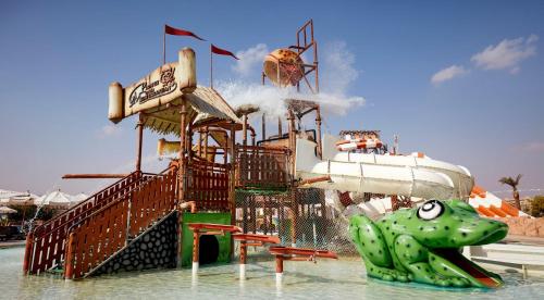 沙姆沙伊赫的住宿－沙姆沙伊赫珊瑚海水上樂園度假村，相簿中的一張相片