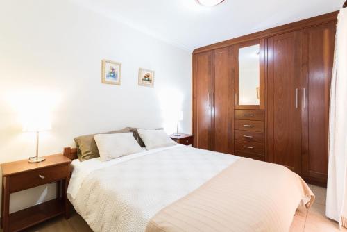 Un pat sau paturi într-o cameră la Las Canteras Seaview V by Canary365