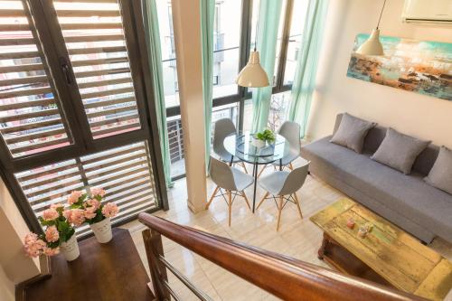 a living room with a couch and a table at Matarolux15 in Mataró