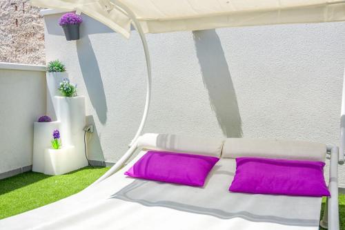 Posteľ alebo postele v izbe v ubytovaní Atico con terraza ac 1hab en el centro y piscina comunitaria