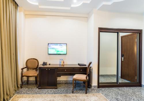 Телевизор и/или развлекательный центр в Royal Palace Hotel