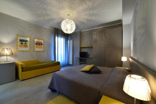 Una cama o camas en una habitación de Hotel Bristol
