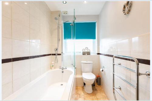 Gallery image of Gayton Court 2-Bedroom Flat in the Centre of Reigate in Reigate