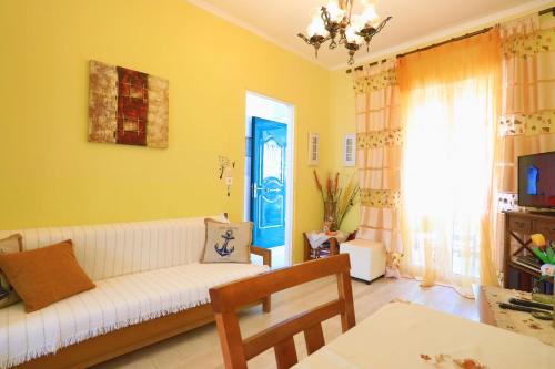 Μια τηλεόραση ή/και κέντρο ψυχαγωγίας στο Beach House Varvara