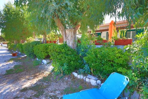 Κήπος έξω από το Beach House Varvara