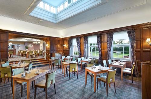 A restaurant or other place to eat at Avisford Park Hotel