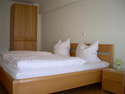 Ein Bett oder Betten in einem Zimmer der Unterkunft Hotel-Restaurant Sälzerhof