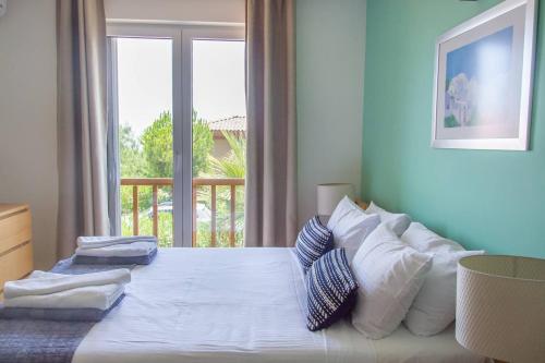 Postel nebo postele na pokoji v ubytování Villa Azure, LaVanta, Kalkan
