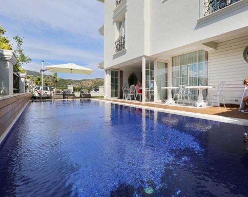 a swimming pool in the middle of a house at Cella Hotel & SPA Ephesus in Selcuk