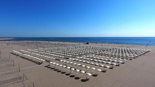 Albatross Mobile Homes on Camping Mare e Pineta
