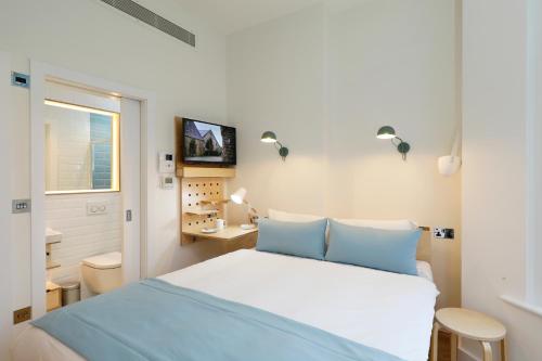 Cama ou camas em um quarto em Kensington Stay