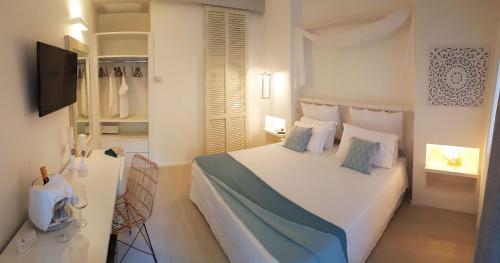 מיטה או מיטות בחדר ב-Hotel Gabbiano Beach