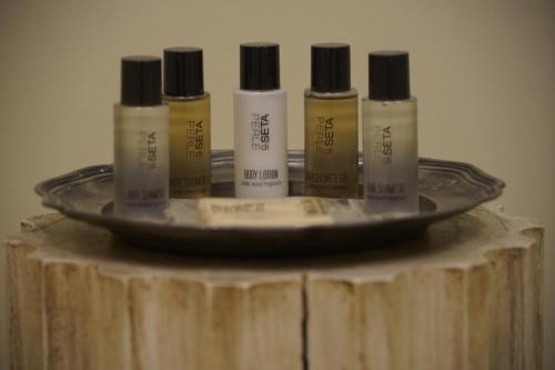 a tray with four bottles of sunscreen on a wooden table at Granda Sweet Suites in Venice