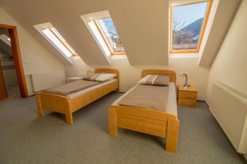 Postel nebo postele na pokoji v ubytování Apartments & Rooms Pr' Skalovc