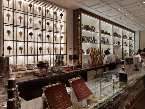 a store with a counter with a lot ofience at Appartamento Signoria in Florence