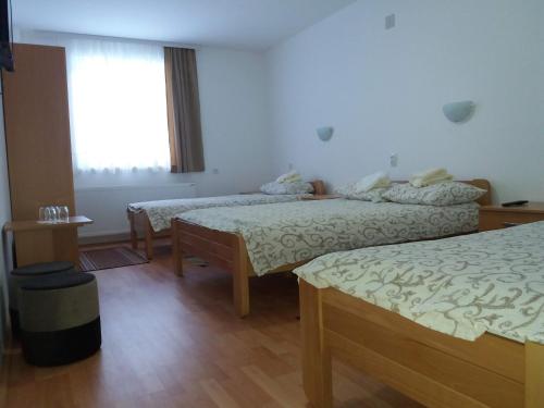 Ένα ή περισσότερα κρεβάτια σε δωμάτιο στο Vila Vuk Wolf