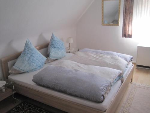 מיטה או מיטות בחדר ב-Ferienwohnung Weber