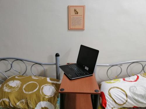 Condo Near NAIA Airport T 1,2,3&4 v4にあるベッド