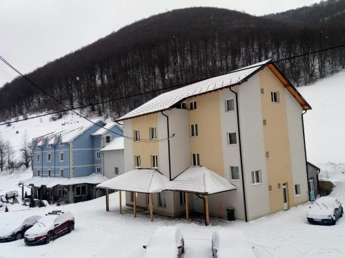 Galeriebild der Unterkunft Vila Vuk Wolf in Brzeće