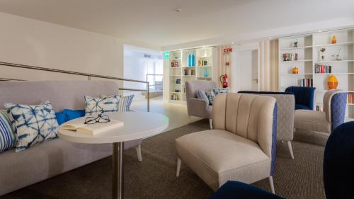 a living room with a couch and a table and chairs at Quinta do Lago Country Club in Quinta do Lago