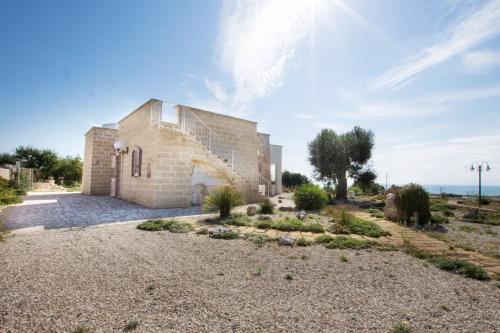 a stone house with aiterraneaniterraneaniterraneaniterranean climate at Le Gioie - Villa Macchia Mediterranea - Splendida villa vista mare immersa nel verde in Torre Pali 