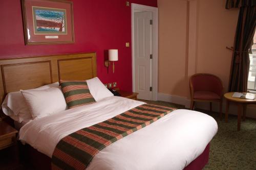 The Catherine Wheel Wetherspoon Hotel Image