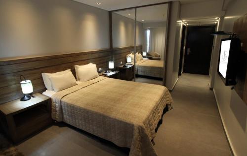 Cama ou camas em um quarto em Hotel Le Pelican