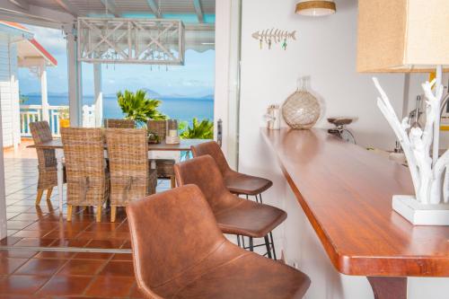 a dining room with a table and chairs at Casa la Colline in Vieux-Fort