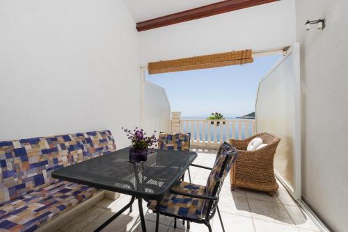 Balkón alebo terasa v ubytovaní Luxury Bellavista Amazing sea Holidays with Private Beach & Parking