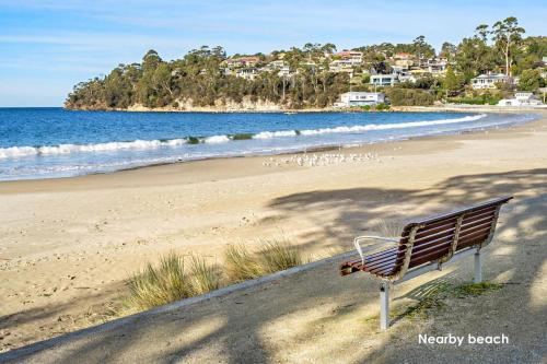 Gallery image of The Ultimate Beach House in Kingston Beach