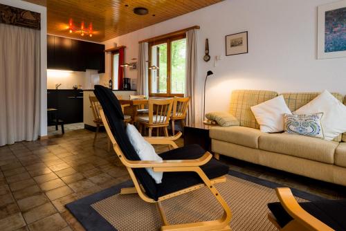a living room with a couch and a table at Viosia-Ost in Fiesch