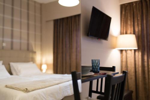 Una cama o camas en una habitación de MARGARITA'S SUITES