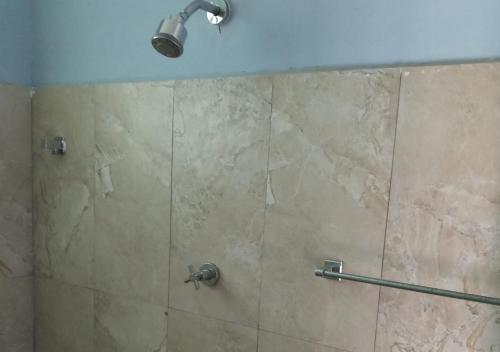 Koupelna v ubytování VILLA CHAND KALUTARA