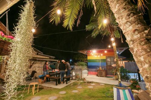 Zahrada ubytování Tabist Guest house Pumping Surf