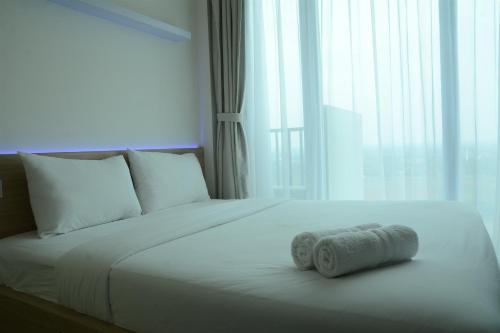 Postel nebo postele na pokoji v ubytování Brand New Studio Tree Park City BSD Apartment near ICE BSD By Travelio