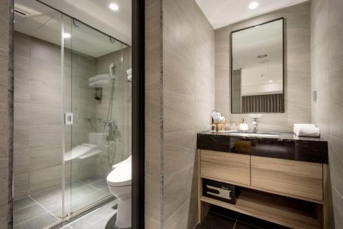Bilik mandi di D D Hotel