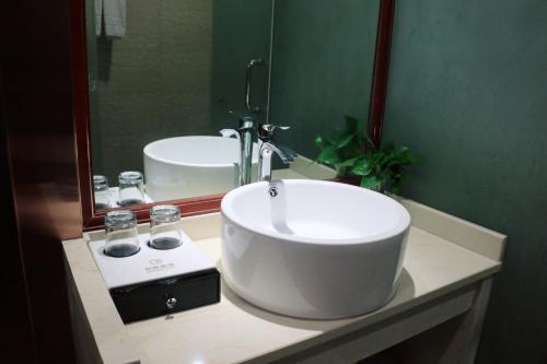 Ванная комната в Yiwu Luckbear Hotel