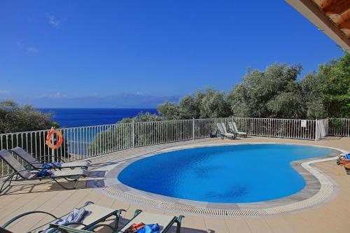 Πισίνα στο ή κοντά στο Beach Villa Oneiro