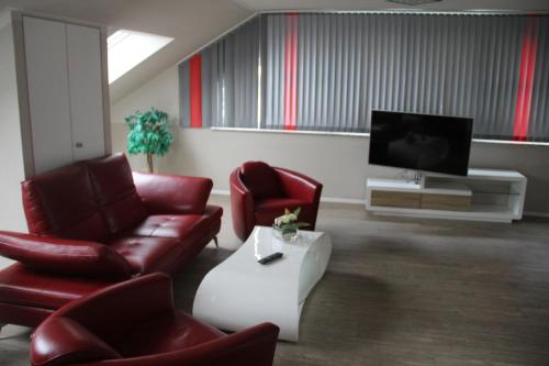 TV a/nebo společenská místnost v ubytování Check Inn Hotel Merseburg