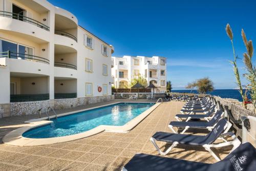 Gallery image of Apartamentos Sol Ponent in Cala Blanca