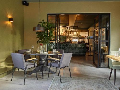 a dining room with a table and chairs at LUDIEK eten en slapen in Havelte